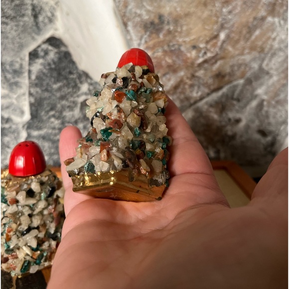 GEMSTONE Salt & Pepper Shakers. - Picture 3 of 4